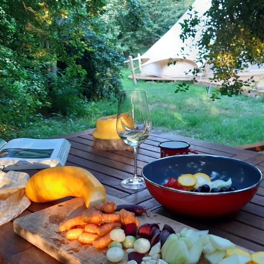 Sadská Glamping V Sadu酒店 外观 照片
